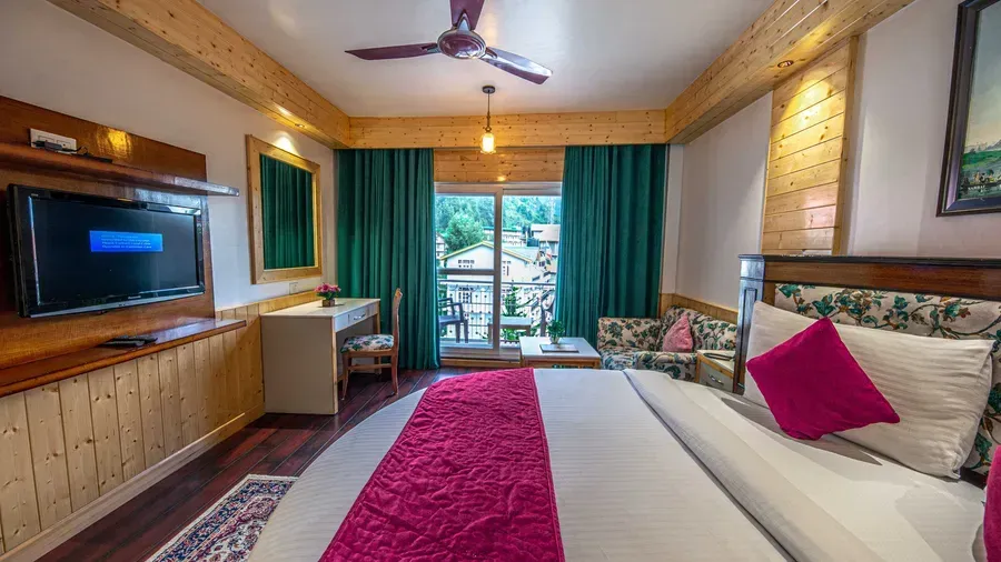 Elite Honeymoon Room (with balcony & bathtub)