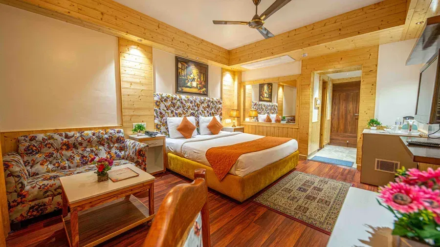 Superior Room (with balcony, Valley view)