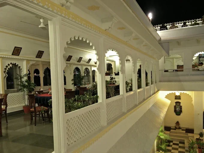 Jaiwana Haveli - Lake Facing Hotel — photo 6