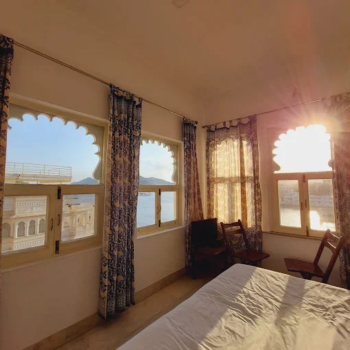 Jaiwana Haveli - Lake Facing Hotel — photo 9
