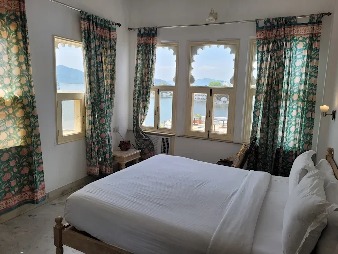 Jaiwana Haveli - Lake Facing Hotel — photo 8