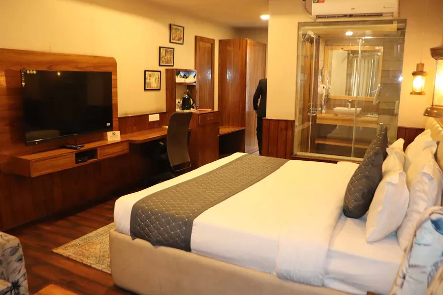Luxury Room ( Mountain Facing)