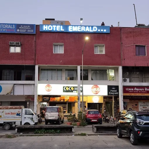 Hotel Emerald Chandigarh — photo 1