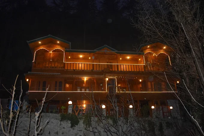 Rustic wood house - A village home stay in Jibhi Valley — photo 2