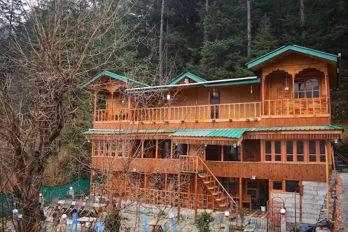 Rustic wood house - A village home stay in Jibhi Valley — photo 1