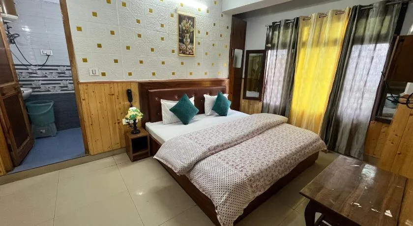 Hotel Snowflake Sarahan — photo 9
